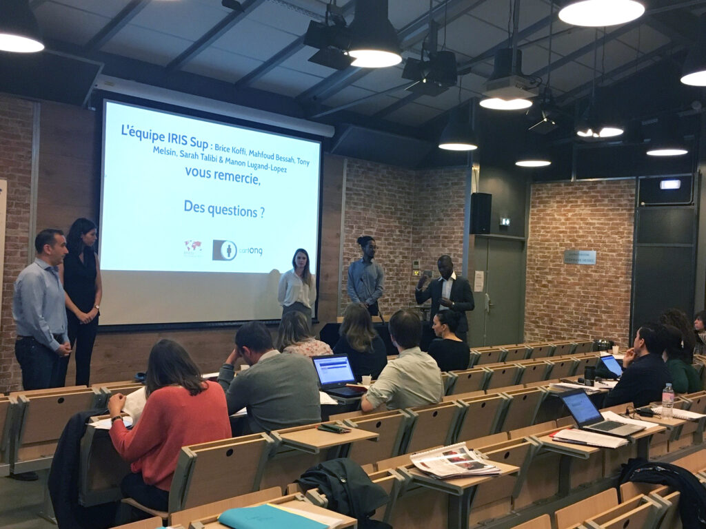 Les étudiants Manager humanitaire présentent leurs projets devant un jury de professionnels