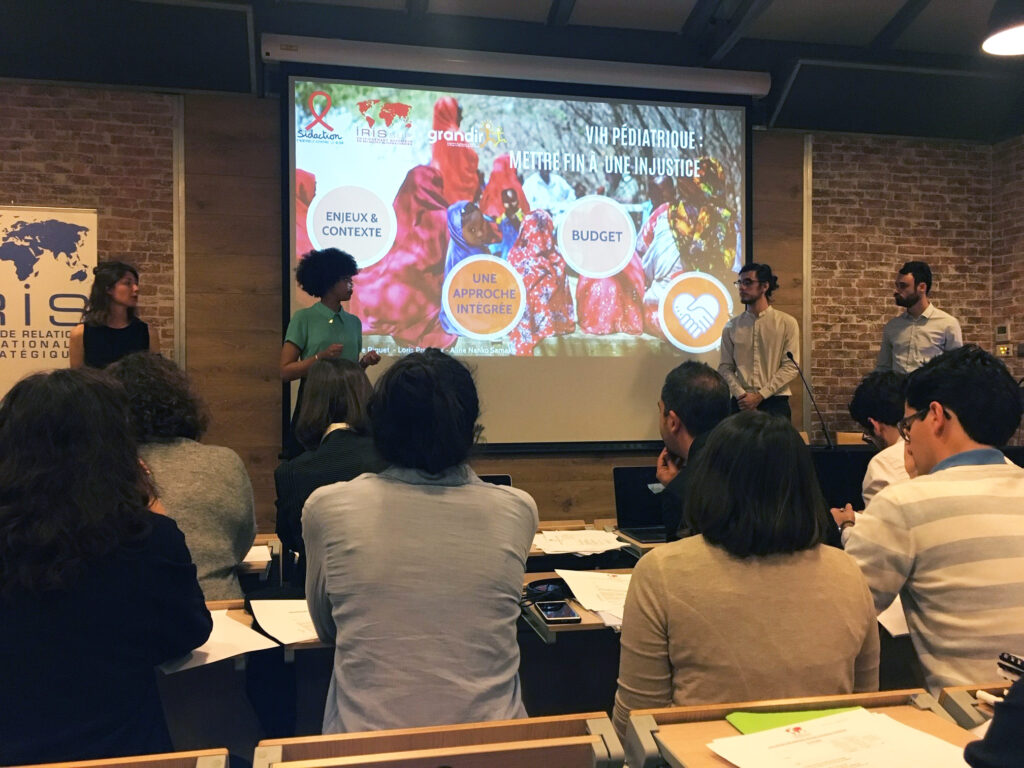 Les étudiants Manager humanitaire présentent leurs projets devant un jury de professionnels