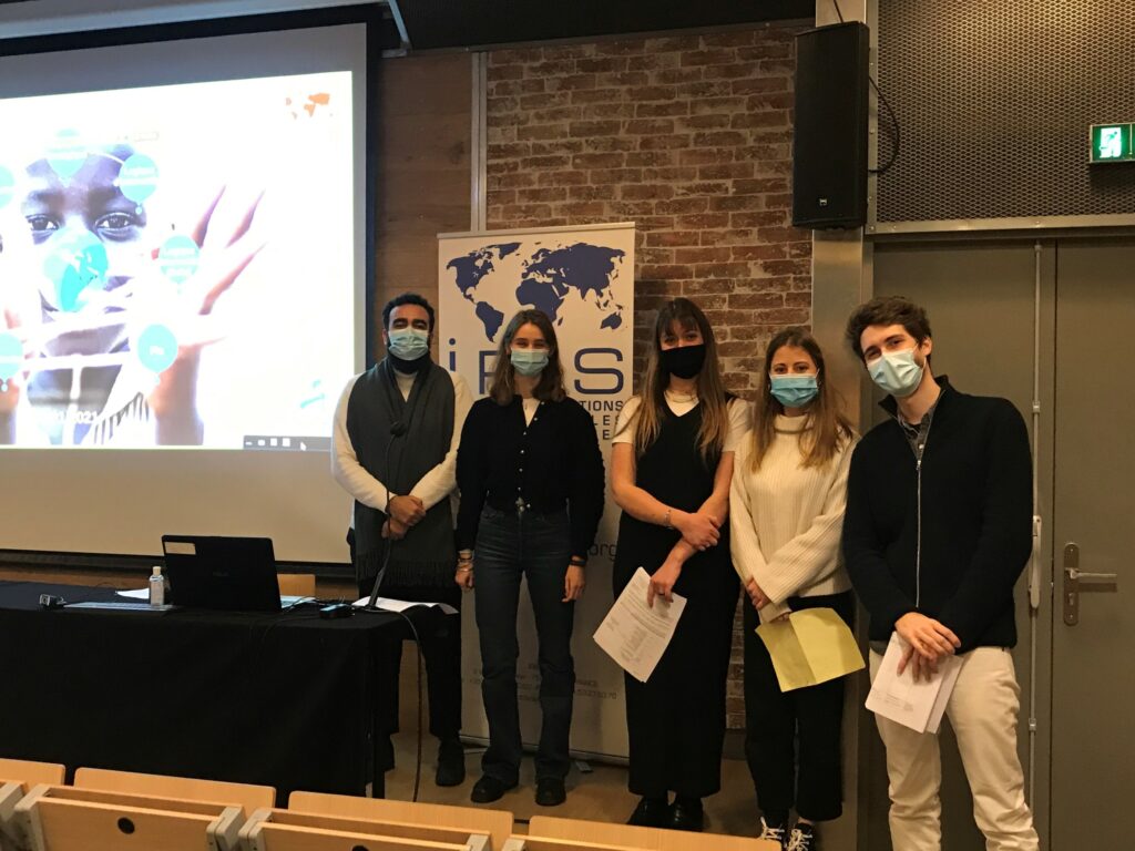 Les Managers de programmes internationaux - Humanitaire et Développement présentent leur concept note devant leurs tuteurs