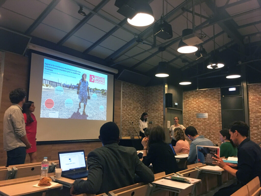 Les étudiants Manager humanitaire présentent leurs projets devant un jury de professionnels