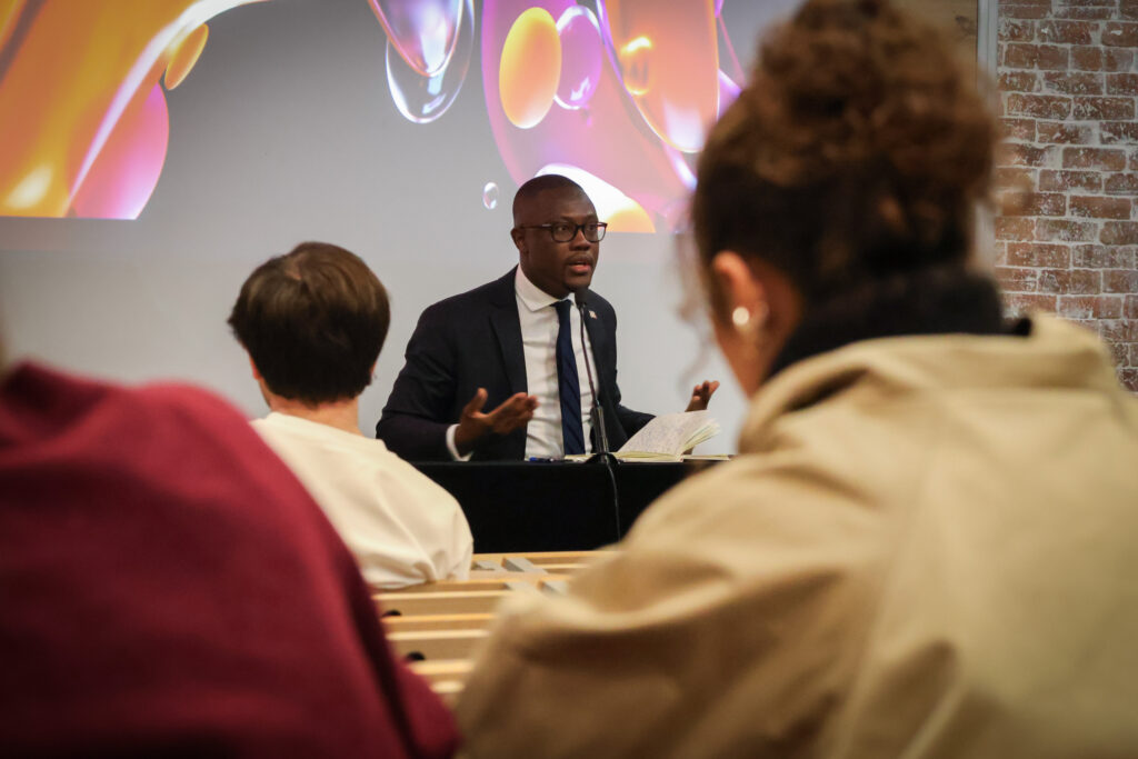 Comprendre Haïti à travers le regard de son ambassadeur en France