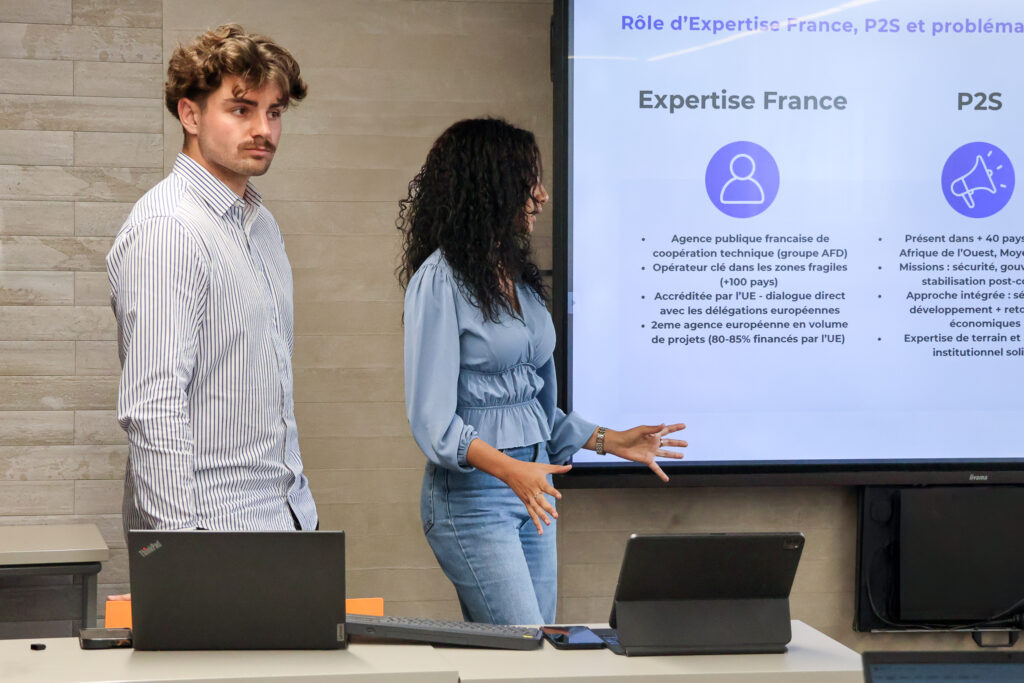 Les étudiantes et étudiants de GéoÉco présentent leurs projets consultant junior devant un jury de professionnels