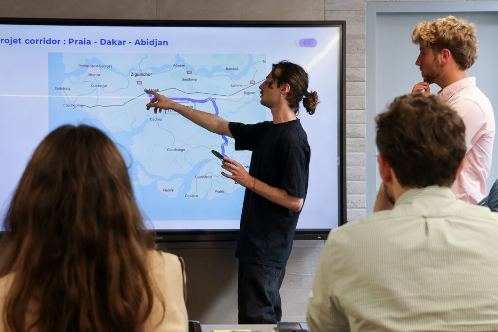 Les étudiantes et étudiants de GéoÉco présentent leurs projets consultant junior devant un jury de professionnels