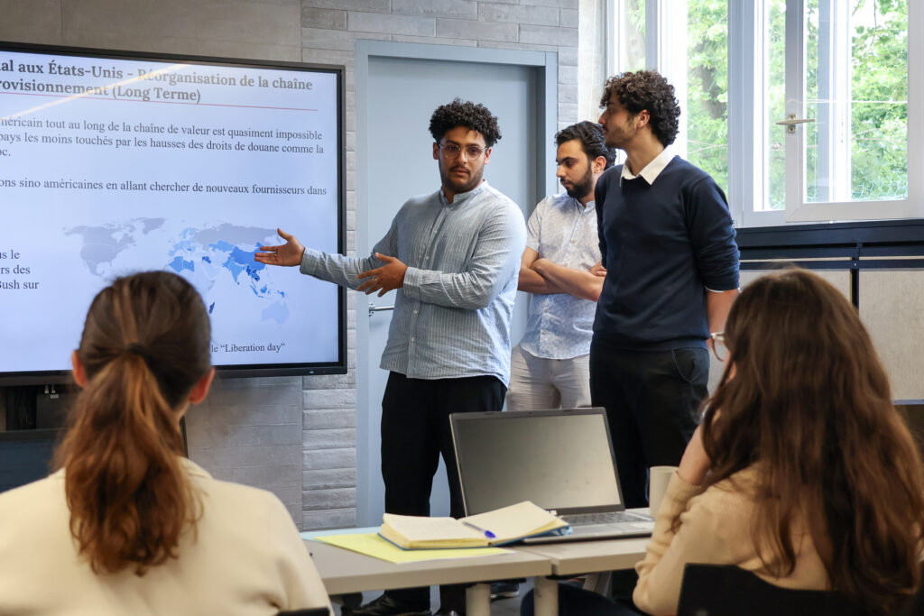 Les étudiantes et étudiants de GéoÉco présentent leurs projets consultant junior devant un jury de professionnels