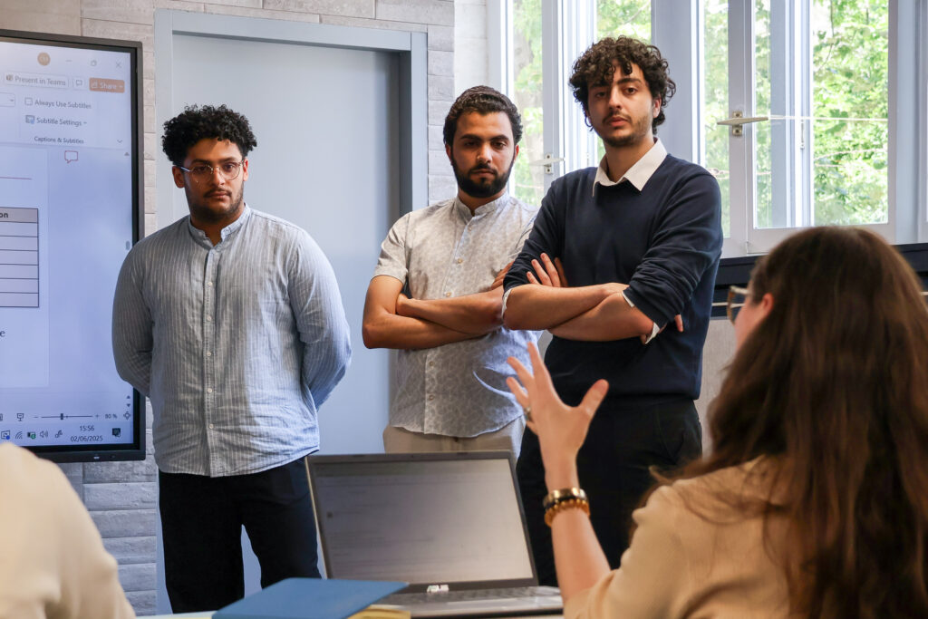 Les étudiantes et étudiants de GéoÉco présentent leurs projets consultant junior devant un jury de professionnels