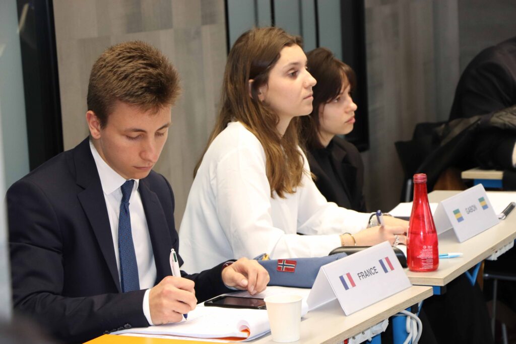 Exercice de simulation de négociation internationale pour les étudiantes et étudiants de 1re année