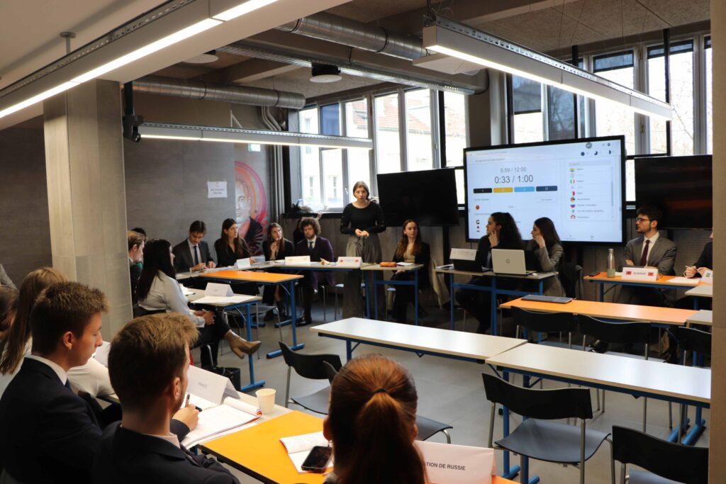 Exercice de simulation de négociation internationale pour les étudiantes et étudiants de 1re année