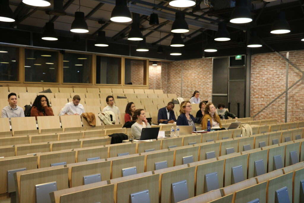 Les étudiants Géoéco présentent leurs projets consultant junior (PCJ) devant un jury de professionnels