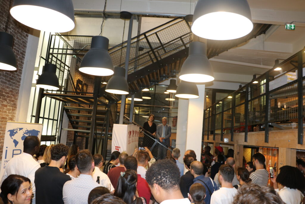 Les étudiants à distance IRIS Sup' à Paris pour leurs examens