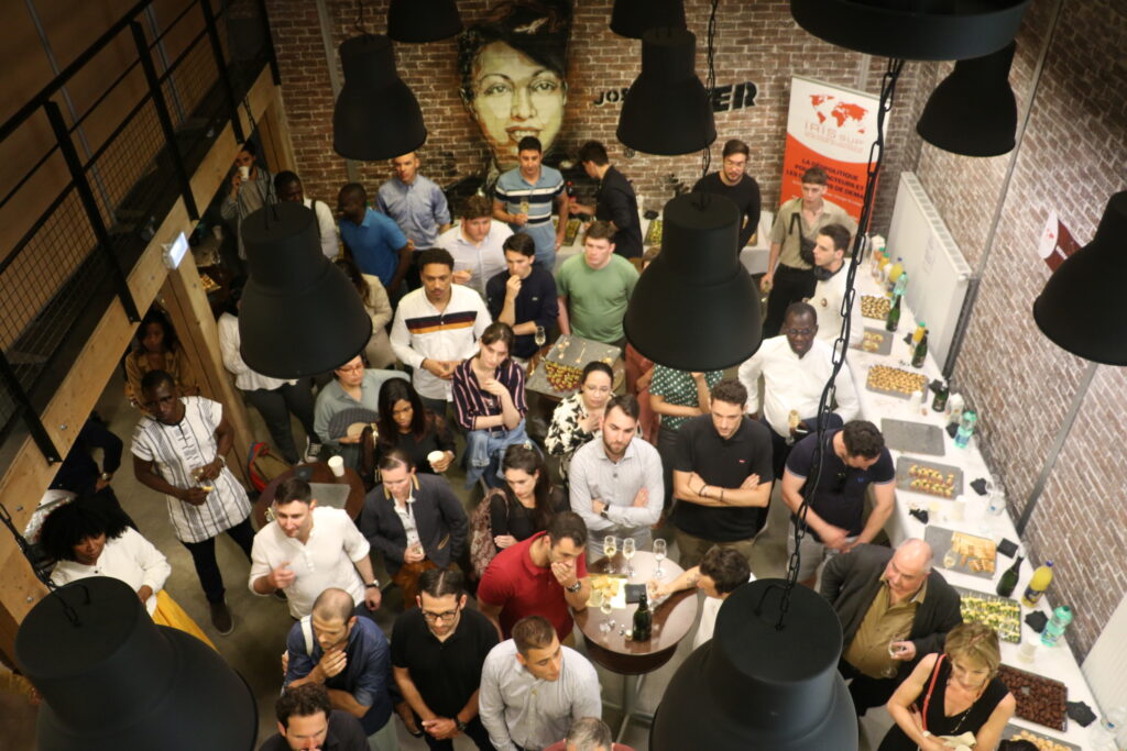 Les étudiants à distance IRIS Sup' à Paris pour leurs examens