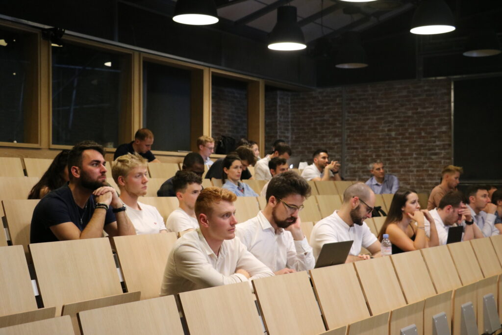 Les étudiants à distance IRIS Sup' à Paris pour leurs examens