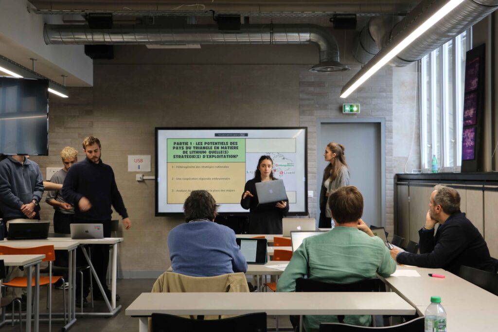 Les étudiantes et étudiants de deuxième année en présentiel passent à l'oral !