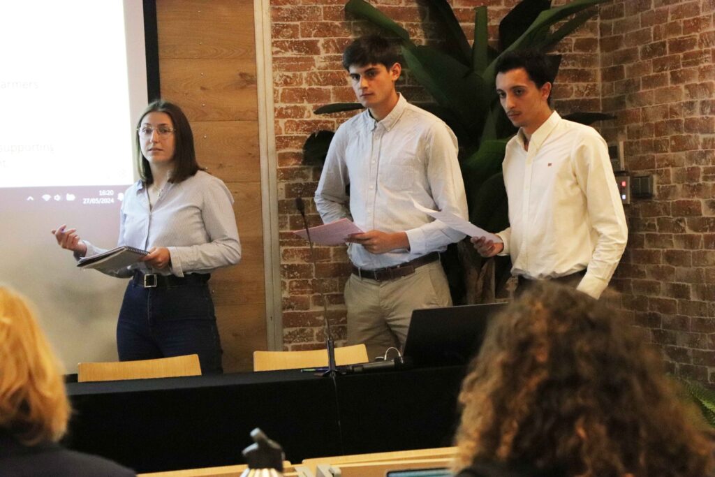 Les étudiantes et étudiants de deuxième année en présentiel passent à l'oral !