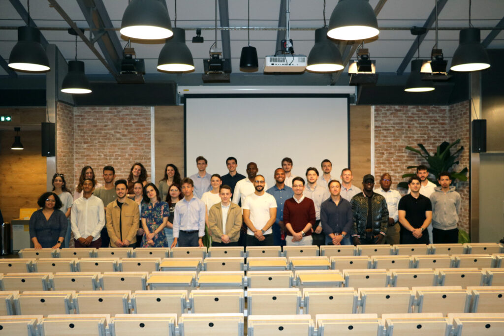 Les étudiants et étudiantes en enseignement à distance étaient à Paris pour leur semaine d'examens