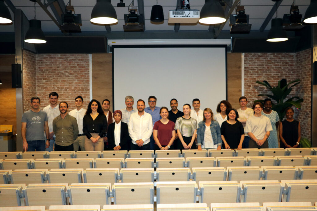 Les étudiants et étudiantes en enseignement à distance étaient à Paris pour leur semaine d'examens