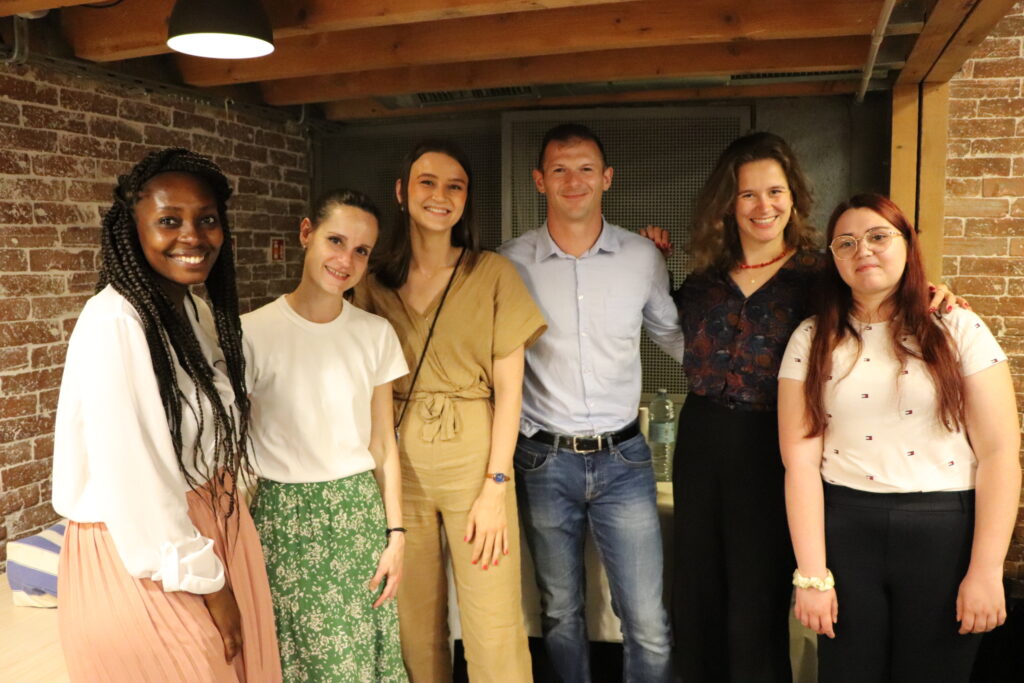 Les étudiants et étudiantes en enseignement à distance étaient à Paris pour leur semaine d'examens