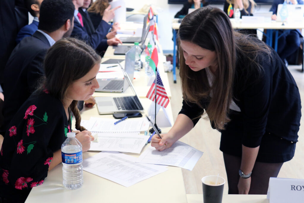 Les étudiants de la promo Défense, sécurité et gestion de crise en négociation internationale...