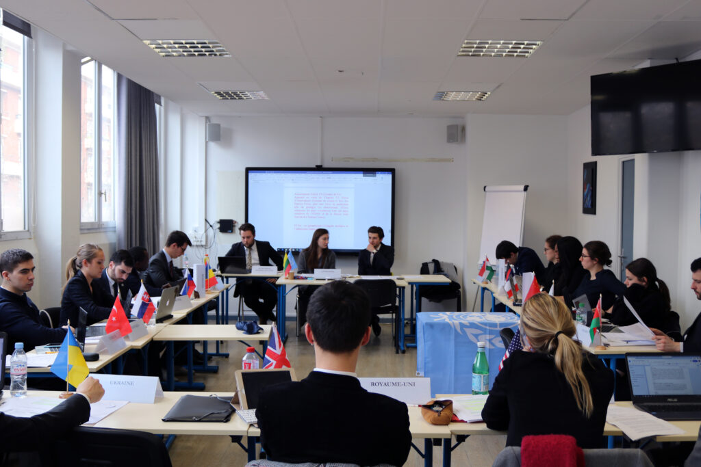 Les étudiants de la promo Défense, sécurité et gestion de crise en négociation internationale...