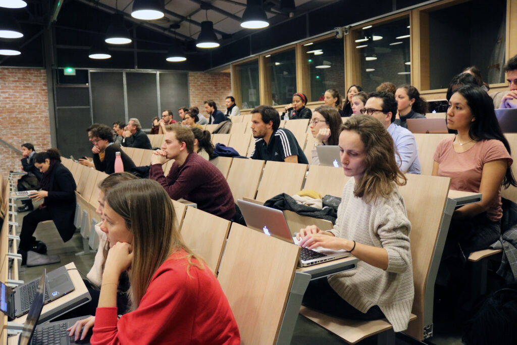 Rencontre-débat autour de Rodrigo Pintado devant les étudiants IRIS Sup'