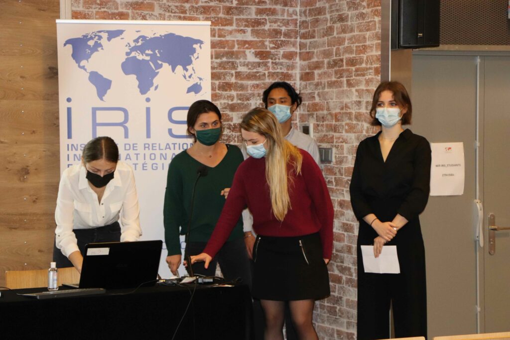 Les Managers de programmes internationaux - Humanitaire et Développement présentent leur concept note devant leurs tuteurs