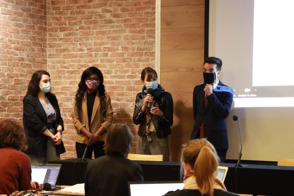 Les Managers de programmes internationaux – Humanitaire et Développement présentent leurs proposals devant un jury de professionnels